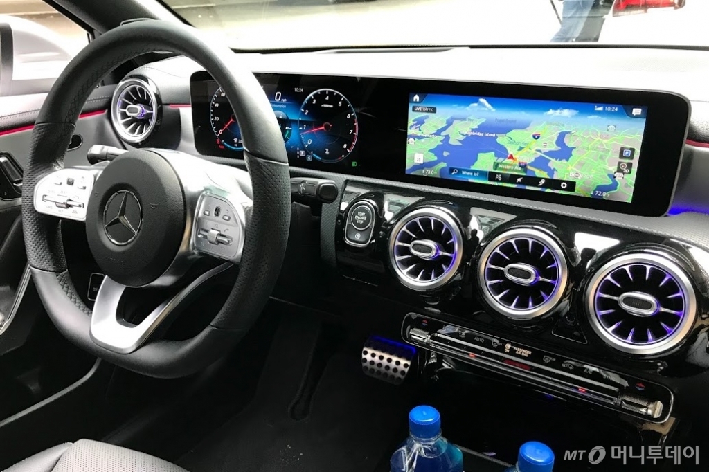 MBUX가 최초로 적용된 'A클래스 세단'의 모습 /사진=김남이 기자