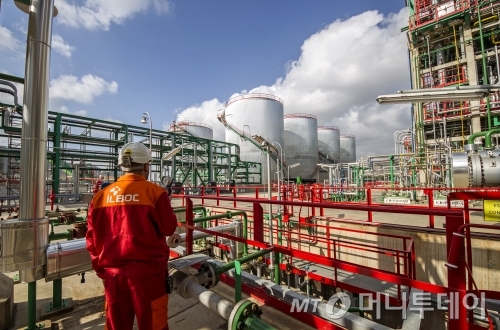 스페인 일복(ILBOC) 기지는 2012년 말 착공해 2014년 말부터 상업 생산을 시작했고 4년간 100% 가동률을 기록하면서도 무재해 기록을 이어가고 있다. / 사진=일복 제공