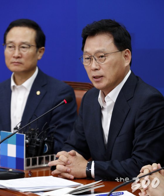 박광온 더불어민주당 최고위원이 27일 오전 서울 여의도 국회에서 열린 최고위원회의에서 모두발언을 하고 있다. 2018.8.27/뉴스1 <저작권자 © 뉴스1코리아, 무단전재 및 재배포 금지>