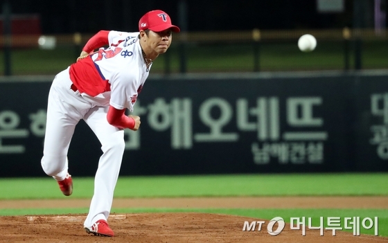 지난 10월12일 오후 광주 KIA-챔피언스필드에서 열린 '2018 신한은행 마이카 KBO리그' 프로야구 경기에서 KIA 선발 임창용이 역투를 하고 있다. /사진=머니투데이 DB