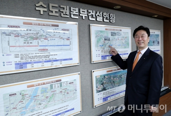 김상균 한국철도시설공단 이사장이 지난 7일 서울역 인근 공단 수도권본부 사옥에서 포즈를 잡고 있다. /사진=홍봉진기자 honggga@