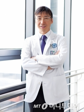 최순철 서울대 교수가 10월 30일 오후 서울 강남구 역삼동 메디파트너에서 열린 메디슈머 '바른치료, 건강미소' 사회공헌사업 선정위원회 위촉식에서 개회사를 하고 있다./사진=이기범 기자