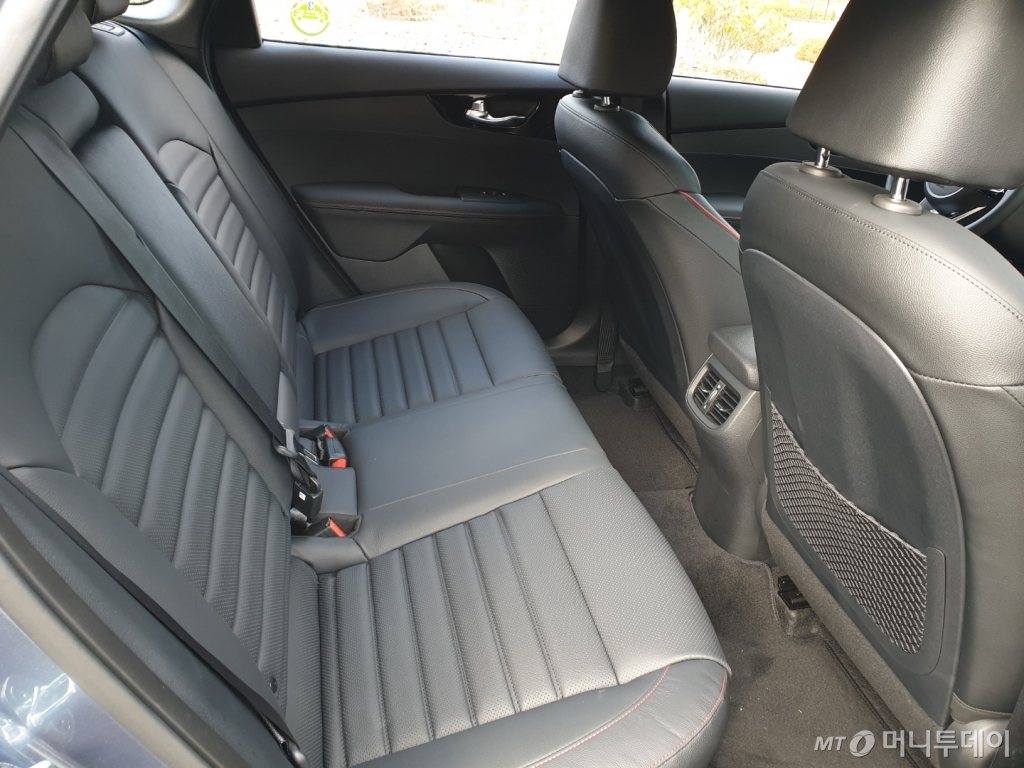'K3 GT 5도어' 뒷좌석의 모습 /사진=김남이 기자