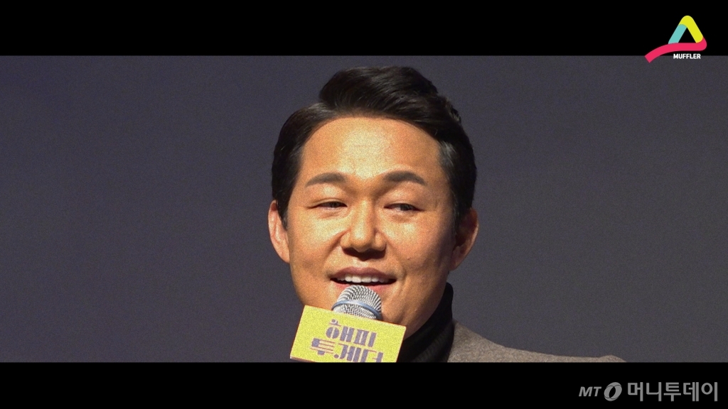 아들 열심히 키워봤자 아무 소용없다는 표정.