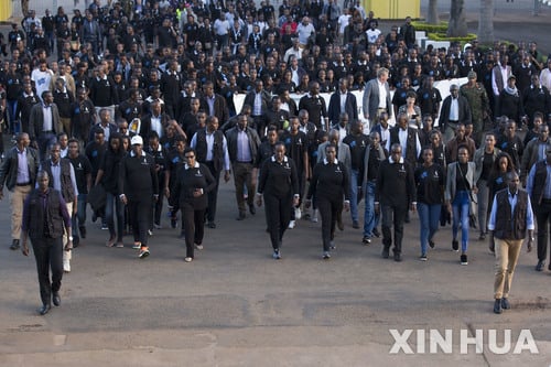 중국 장수성 난징에 위치한 난징대학살 추모관에 생존자들의 모습이 걸려 있다. /사진=위키커먼스