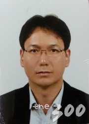 지난달 30일 경기도 파주 도라산역에서 북한 신의주로 가는 남북철도현지공동 조사단이 탄 열차가 북한으로 출발하고 있다. 남북은 이날부터 18일 간 경의선 개성~신의주 400㎞ 구간과 동해선 금강산~두만강 800㎞ 구간 등 북측 구간에 대한 공동조사를 진행할 계획이다. / 사진 = 뉴스1