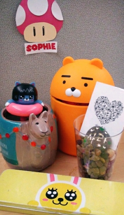 체감 온도 영하 20도였던 27일, 길거리 인터뷰를 할 때 시민들에게 나눠줬던 핫팩과 손편지. 내용은 비밀이다. 이를 받은 이들에게, "너무 고맙다"는 이야기를 들을 때, 마음으로 핫팩을 품은듯 따뜻해졌다./사진=남형도 기자