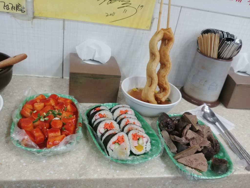 바느질을 한땀 한땀해서 만든 딸랑이, 축복을 못 받은 어느 아기에게로 가 있겠지./사진=고미숙씨 제공