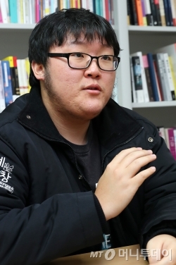 이신주 작가. /사진=김휘선 기자