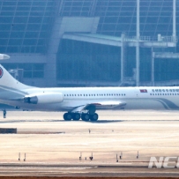 【인천공항=뉴시스】박진희 기자 = 북한 평창 동계올림픽 북한 고위급대표단 수송을 마친 김정은의 '참매-1호기'가 북으로 돌아가고 있다. 2018.02.09.  pak7130@newsis.com  <저작권자ⓒ 공감언론 뉴시스통신사. 무단전재-재배포 금지.>