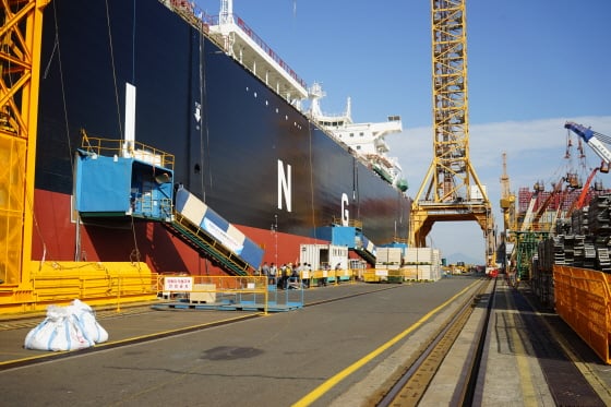 막바지 작업이 한창인 LNG운반선. 지난해 대우조선은 전 세계 발주된 LNG 운반선의 약 30%를 수주했다./사진=안정준 기자