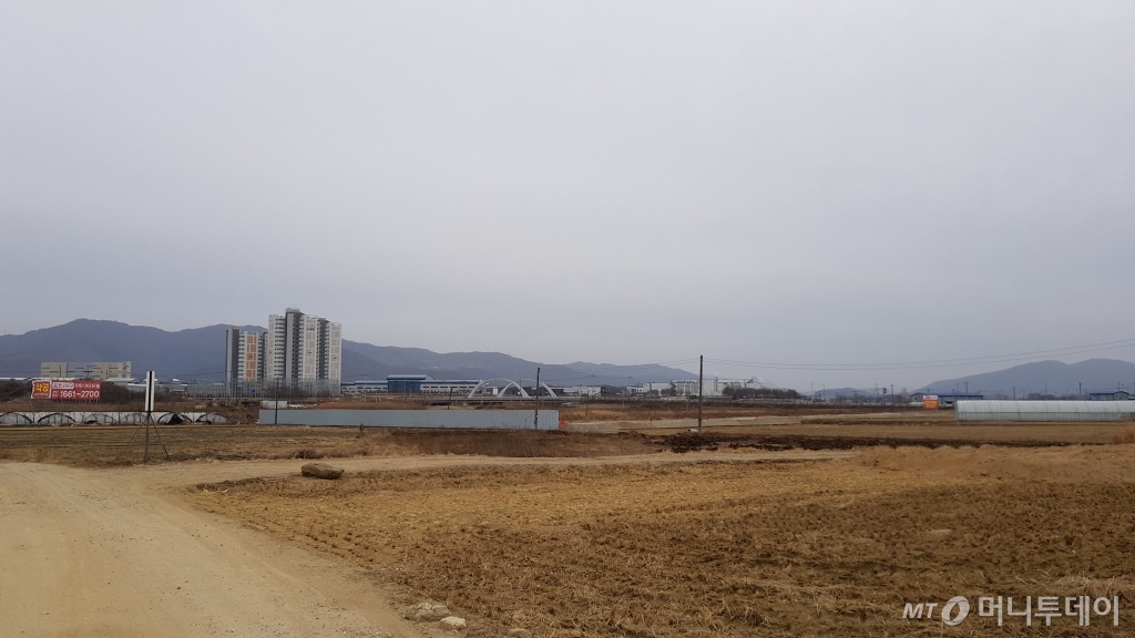 아파트가 들어설 포천 내 토지 모습/사진= 박미주