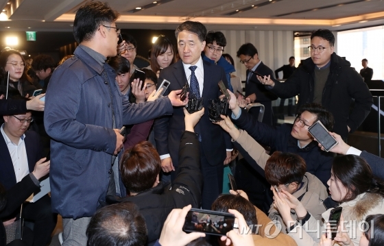 (서울=뉴스1) 박세연 기자 = 1일 국민연금 기금운용위원회는 한진칼에 대해서는 제한적인 '경영참여' 주주권 행사를 결정했지만 대한항공은 적극적 주주권행사를 하지 않기로 했다. 국민연금은 대한항공의 지분 11.56%를 가진 2대 주주이며 한진칼의 지분 7.34%를 확보한 3대 주주다.  사진은 이날 서울 중구 한진칼 사옥 모습. 2019.2.1/뉴스1   <저작권자 ⓒ 뉴스1코리아, 무단전재 및 재배포 금지>