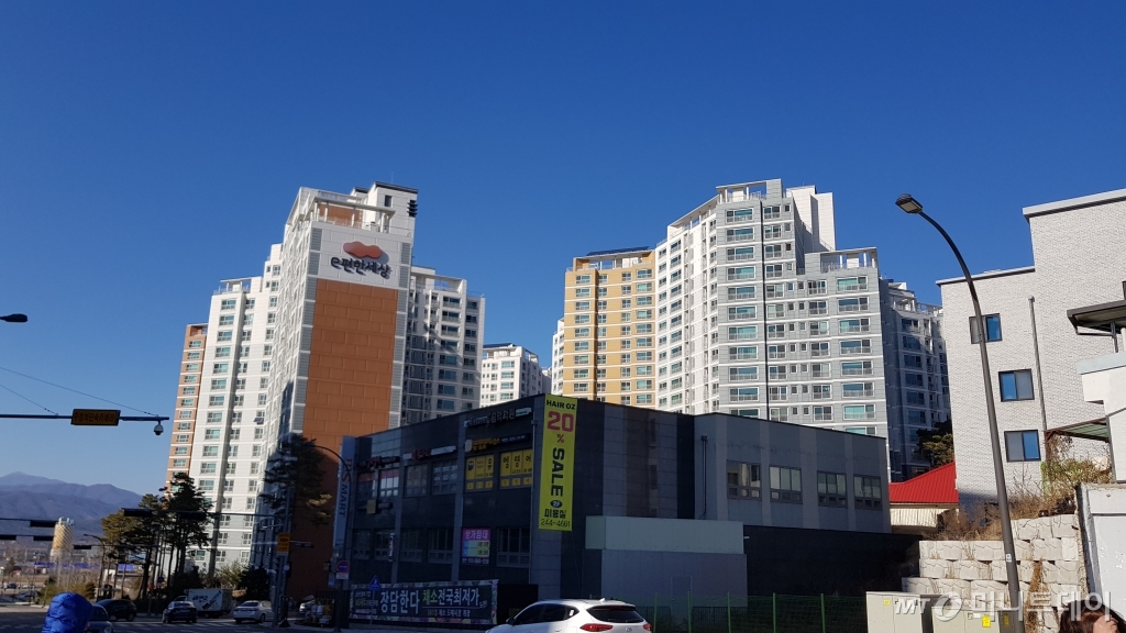 춘천시 내 아파트 단지 모습/사진= 박미주 기자