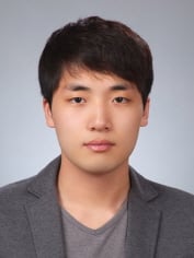 김순례, 이종명 자유한국당 의원, 지만원씨 등 참석자들이 8일 서울 여의도 국회 의원회관에서 열린 5.18 진상규명 대국민공청회에서 국민의례를 하고 있다. 이날 토론회에서 지만원씨가 '5.18 북한군 개입 중심으로'란 주제로 발표를 했다. /사진=뉴스1