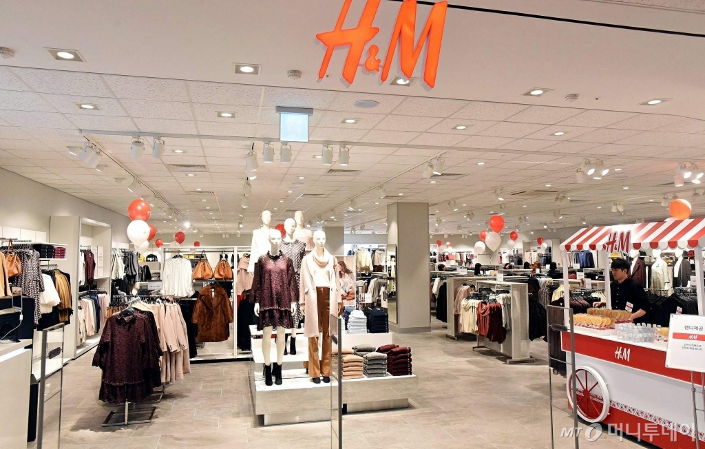 홈플러스 내 자리한 H&M 매장 /사진=뉴시스