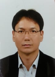 【서울=뉴시스】 지난해 11월 중국 런궈창 국방부 대변인이 정례브리핑을 하고 있다. 최근 중국 군용기가 수차례 한국방공식별구역(카디즈·KADIZ)을 침범한데 대해 중국 국방부가 “국제법에 부합되는 것"이라고 주장했다. / 사진 = 뉴시스