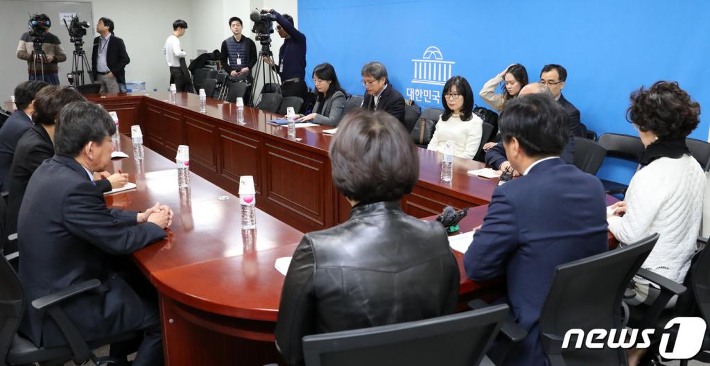 조승래 더불어민주당 에듀파인 정착을 위한 특위위원장이 28일 서울 여의도 의원회관에서 열린 에듀파인 정착을 위한 TF 회의를 주재하고 있다./사진=뉴스1