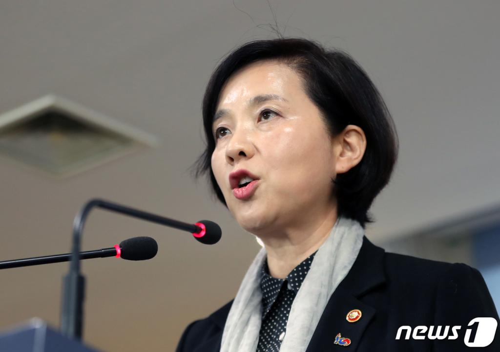 유은혜 부총리 겸 교육부 장관이 지난달 28일 정부서울청사에서 한국유치원총연합회(한유총) 관련 입장 발표를 하고 있다./사진=뉴스1