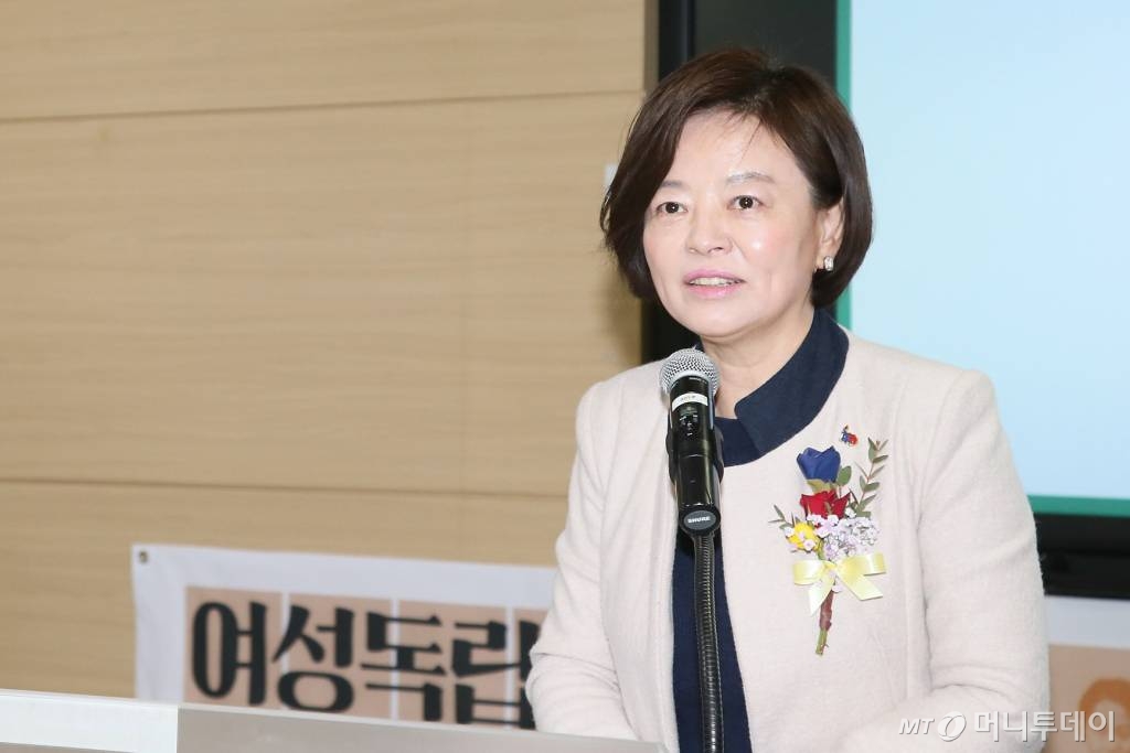 【서울=뉴시스】이윤청 수습기자 = 진선미 여성가족부 장관이 7일 경기 고양시 국립여성사전시관에서 열린 '여성독립운동가, 미래를 여는 100년의 기억' 개막식에서 축사하고 있다. 2019.03.07. (사진=여성가족부 제공) photo@newsis.com <저작권자ⓒ 공감언론 뉴시스통신사. 무단전재-재배포 금지.>