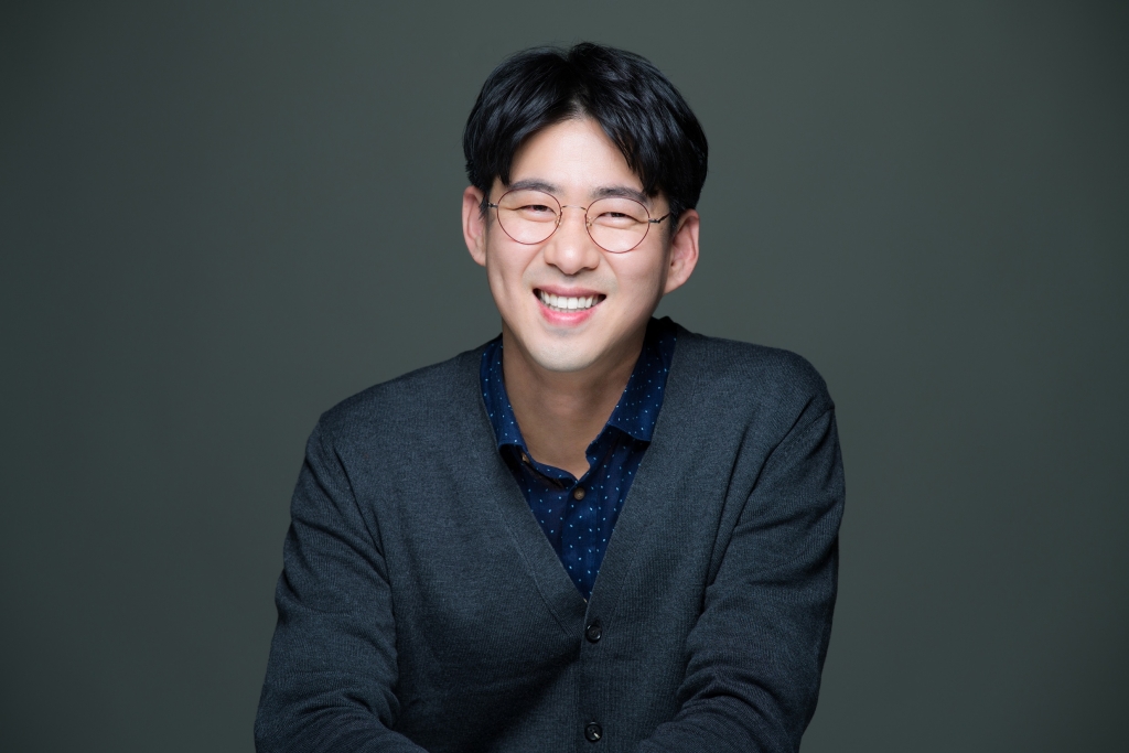 평균 근속 연수 채 1년도 안되는 '극한 회사' 아마존에서 무려 12년을 버틴 개발자 박정준씨. 그는 "농노가 아닌 도제의 삶으로 회사의 모든 것을 배우려 했다"고 말했다. /사진제공=한빛비즈