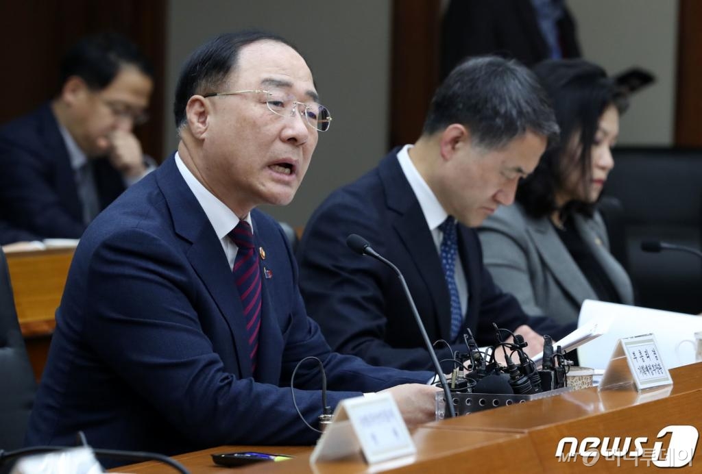 (서울=뉴스1) 박세연 기자 = 홍남기 경제부총리 겸 기획재정부 장관이 13일 오전 서울 영등포구 여의도 수출입은행에서 열린 제10차 경제활력대책회의에서 모두발언을 하고 있다. 2019.3.13/뉴스1  <저작권자 © 뉴스1코리아, 무단전재 및 재배포 금지>