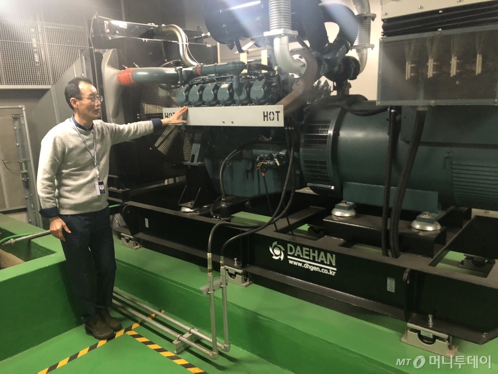 LS산전 안양 R&D캠퍼스 전기실에 있는 디젤비상발전기. ESS 설치 후 쓸모가 없어졌다. /사진=박소연 기자