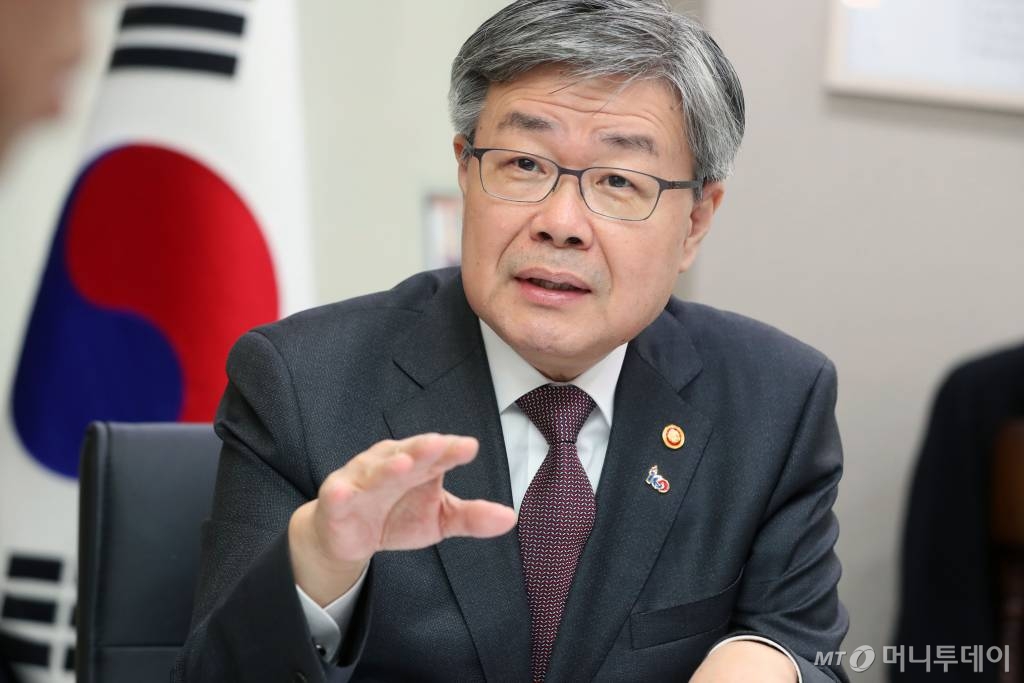 이재갑 장관은 "경사노위 본회의 무산으로 직무급제를 논의할 의제별위원회 출범이 미뤄졌다"며 아쉬워했다. /사진=임성균 기자