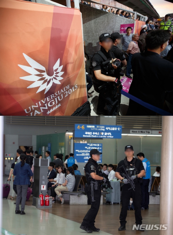 【서울=뉴시스】전신 기자 = 지난 22일 문재인 대통령의 대구 칠성시장 방문 당시 경호원이 기관단총을 들고 경호하는 모습이 찍힌 사진이 뒤늦게 알려지면서 '과잉 경호' 논란이 일고 있는 가운데 청와대는 이에 즉각 "경호원이 대통령과 시민들을 지키고자 무기를 지닌 채 경호 활동을 하는 것은 지극히 당연한 직무수행"이라고 반박하며 그간 대통령의 외부 행사에서 청와대 경호처 직원들이 총기를 들고 대통령을 경호하고 있는 사진 여러 장을 공개했다.  박근혜 정부 시절인 2015년 7월3일 광주 월드컵경기장에서 열린 유니버시아드대회 개막식(위)과 2016년 6월29일 인천공항에서 시간선택제 일자리 우수기업 방문한 당시 경호 장면의 사진. 2019.03.24. (사진=청와대 제공)   photo@newsis.com