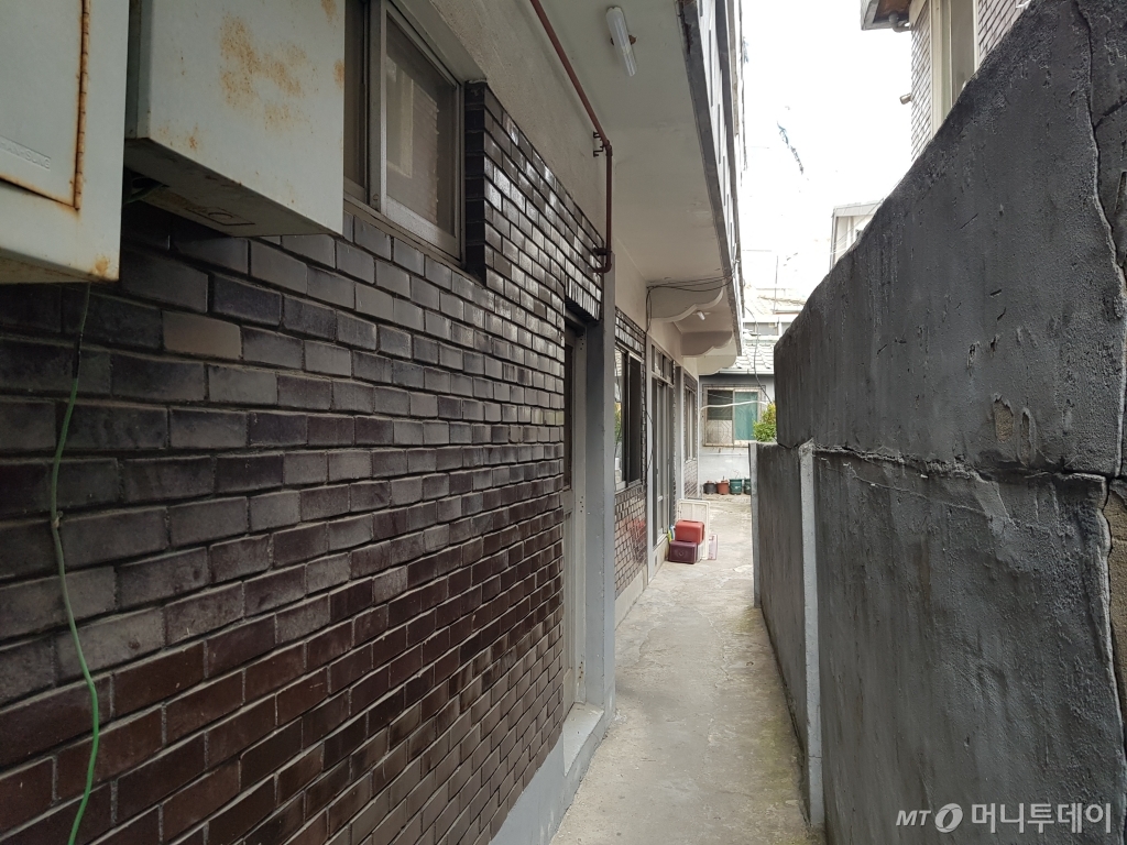 김의겸 청와대 대변인이 구매한 건물 안쪽에 다세대 주택 전경. /사진=유엄식 기자