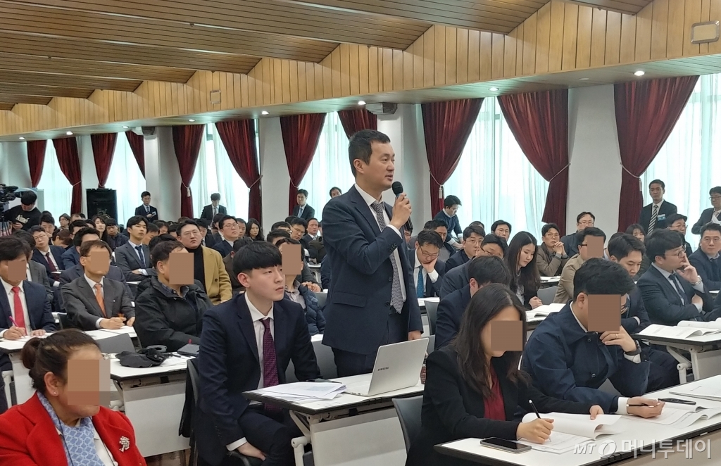 29일 서울 중구 한진빌딩에서 열린 한진칼 주주총회에서 2대 주주인 KCGI(일명 강성부 펀드)의 신민석 부대표가 발언하고 있다. /사진=김사무엘 기자