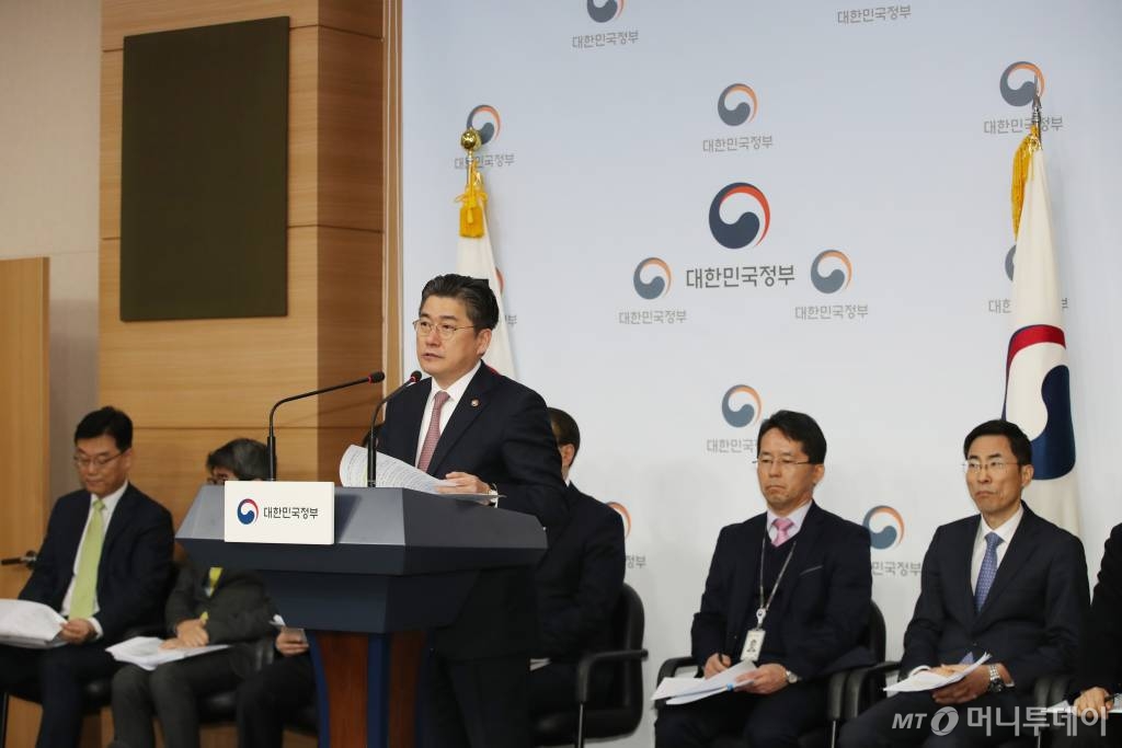 정승일 산업통상자원부 차관이 4일 오전 서울 종로구 정부서울청사별관에서 '수출활력 제고대책'을 발표하고 있다. 2019.03.04./사진=뉴시스