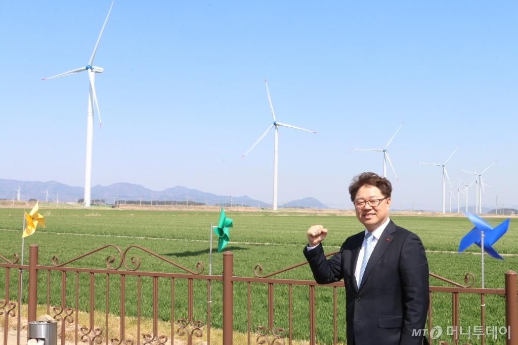 4일 영광풍력발전단지에 방문한 박일준 한국동서발전 사장 모습./사진제공=동서발전<br><br>