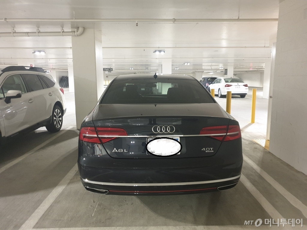 고(故) 조양호 한진그룹 회장의 가족들이 머물고 있는 미국 캘리포니아주 LA(로스앤젤레스) 다운타운 소재 한진그룹 소유 '윌셔그랜드센터'의 인터콘티넨탈호텔 지하주차장에 고급 승용차가 세워져 있다./ 사진=이상배 뉴욕특파원