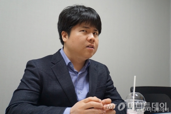 시각장애인 최초 일반학교 역사교사 류창동씨./사진=이영민 기자