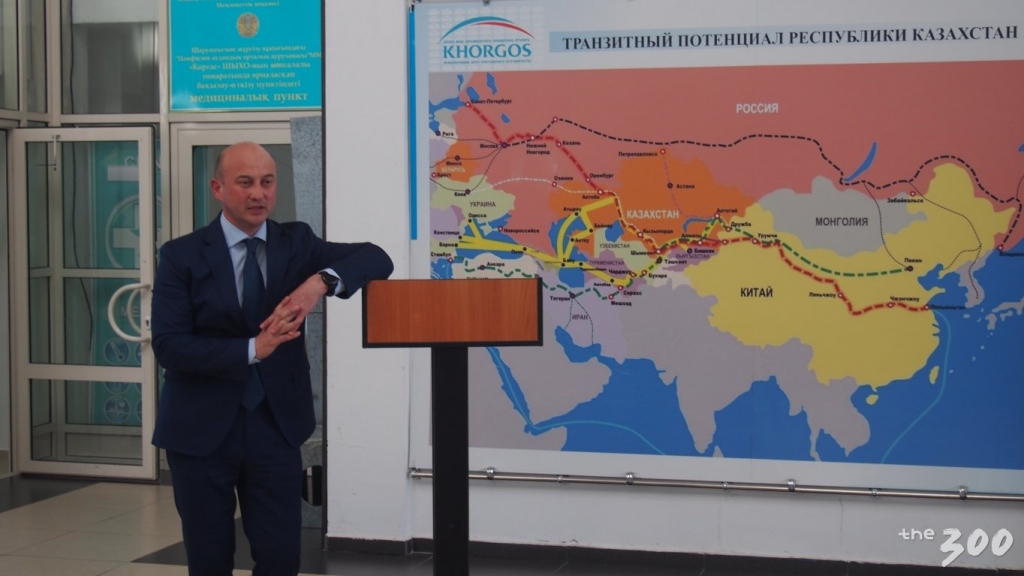 지난 15일(현지시간) 카하르만 야진(Kaharman Jazin) 카자흐스탄 호르고스 국경협력센터장이 호르고스와 철의 실크로드에 대해 설명하고 있다. 철의 실크로드에 한국은 거의 배제된 모습이다./사진=최경민 기자
