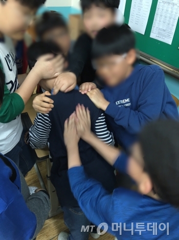취재보다, 너희들과 시소를 타는 게 더 좋아. 정말 행복했다./사진=남형도 기자