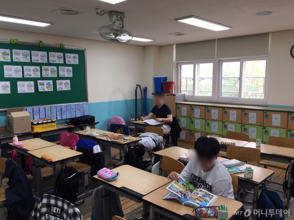 가방이 덩그러니, 운동장서 뛰논다는 뜻이다./사진=남형도 기자