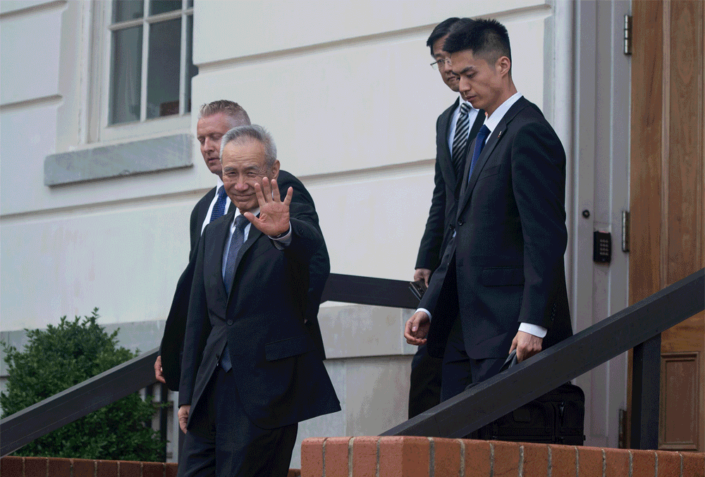 회담을 마치고 떠나는 류 부총리와 중국 협상단. /AFPBBNews=뉴스1