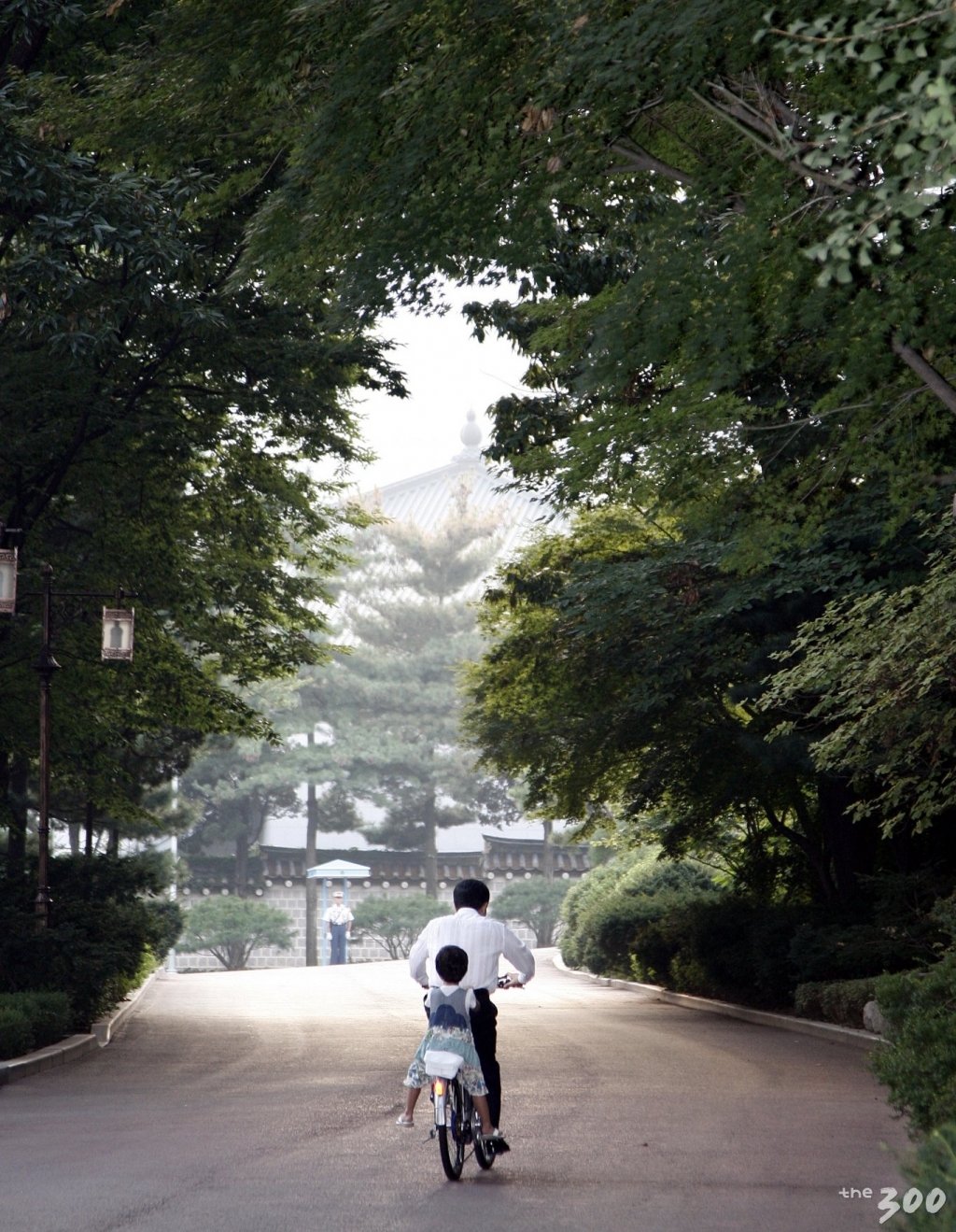 2007년 9월13일, 휴일을 맞아 손녀를 자전거에 태운 노무현 전 대통령/청와대·노무현재단 제공