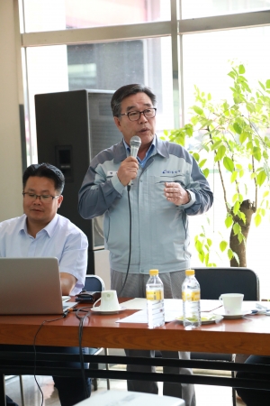 정철영 동성사 대표(사진 오른쪽). /사진제공=중소벤처기업부