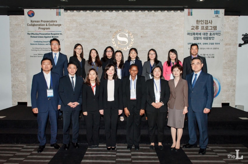 12일 쉐라톤 서울 팔래스 강남 호텔에서 열린 '여성폭력에 대한 효과적인 검찰의 대응방안' 한인검사 교류협력 프로그램 학술 세미나에 참석한 한인검사협회 검사들/사진=대검찰청 제공