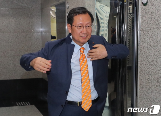(서울=뉴스1) 구윤성 기자 = 김종갑 한국전력공사 사장이 28일 오후 서울 서초구 한전아트센터에서 전기요금 누진제 개편을 논의하기 위한 한국전력 임시이사회에 참석하고 있다. 2019.6.28/뉴스1 <저작권자 ⓒ 뉴스1코리아, 무단전재 및 재배포 금지>