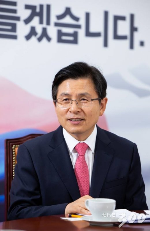 황교안 자유한국당 대표가 26일 여의도 국회 당대표실에서 머니투데이 더300(the300)과 인터뷰하고 있다./사진=머니투데이 더리더