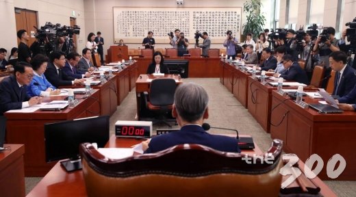 국회 상임위원회 회의장의 모습 /사진=홍봉진 기자