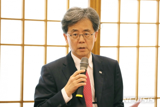 【서울=뉴시스】박진희 기자 = 김현종 국가안보실 2차장이 7일 청와대 춘추관에서 문재인 대통령 북유럽 3개국 순방 관련 기자간담회를 하고 있다. 2019.06.07.  pak7130@newsis.com