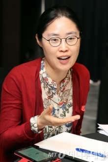 22일 서울 태평로2가 더플라자호텔에서 한국산업기술진흥원(KIAT)와 머니투데이 주최로 열린 신산업 경쟁력 확보를 위한 산업인재 양성 전략 모색을 위한 좌담회가 열렸다. 나성화 산업통상자원부 산업일자리혁신과장이 정부 산업인력 정책을 설명하고 있다./ 사진=이기범 기자 leekb@