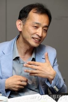 22일 서울 태평로2가 더플라자호텔에서 한국산업기술진흥원(KIAT)와 머니투데이 주최로 열린 신산업 경쟁력 확보를 위한 산업인재 양성 전략 모색을 위한 좌담회가 열렸다. 사진 왼쪽부터 한성호 MKS파워솔루션즈아시아 대표, 김재현 동진쎄미켐 부사장, 나성화 산업통상자원부 산업일자리혁신과장./사진=이기범 기자 leekb@