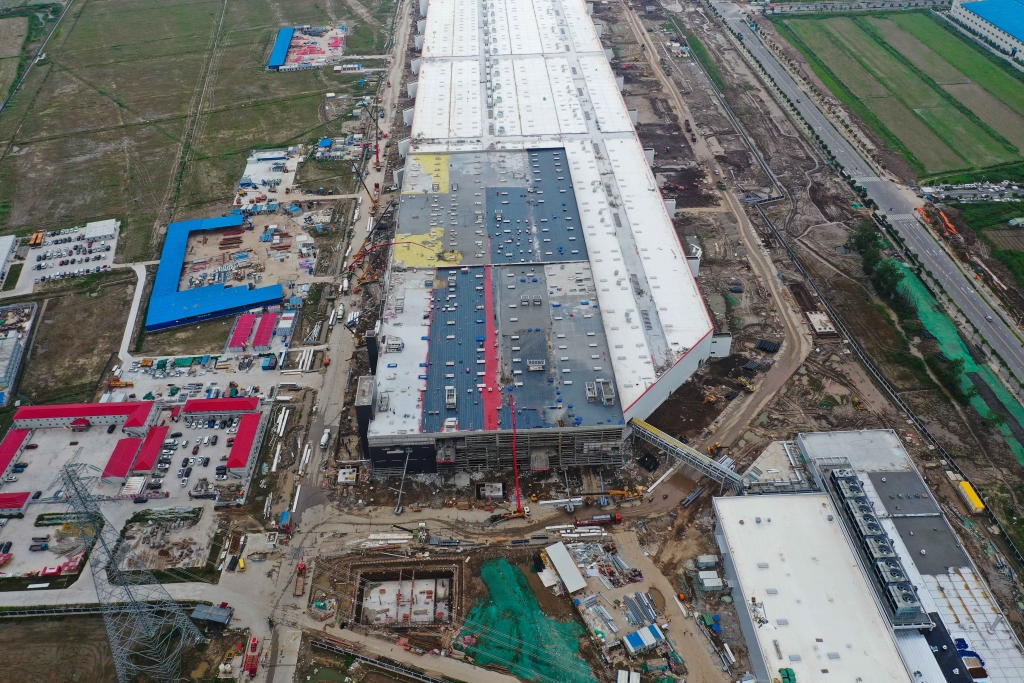 한창 공사가 진행 중인 테슬라 중국 공장. /사진=AFP통신