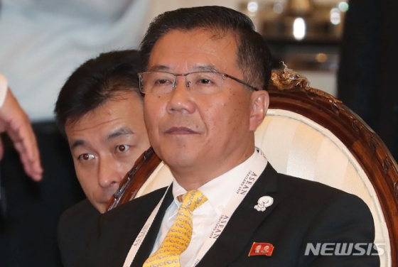 【방콕(태국)=뉴시스】최동준 기자 = 주태국 김제봉 북한 대사가 2일 오후(현지시간) 태국 방콕 센타라 그랜드호텔에서 열린 ARF 외교장관회의에 북한 대표로 참석하고 있다. 2019.08.02. photo@newsis.com